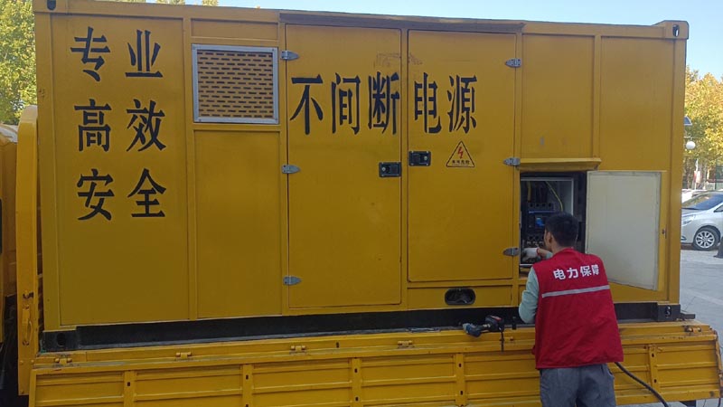 京口柴油发电机组和UPS电源配合使用时，如何避免切换过程中的电力中断？